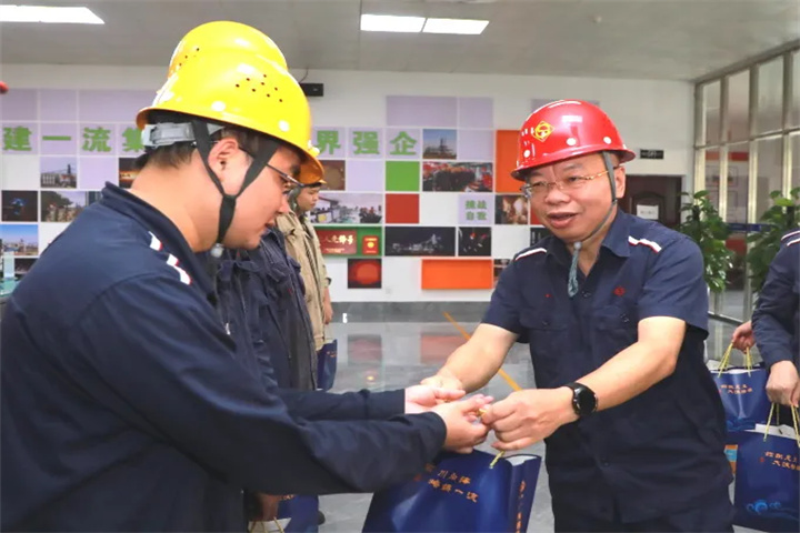 1825450725400928258.jpg 1825450725400928258.jpg